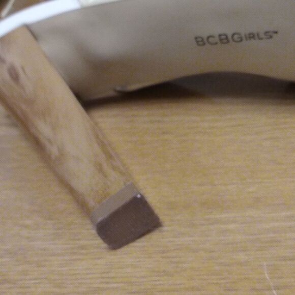 BCBGIRL SIZE 8.5 High Heel Shoes Cream color wood grain heels - Picture 8 of 10